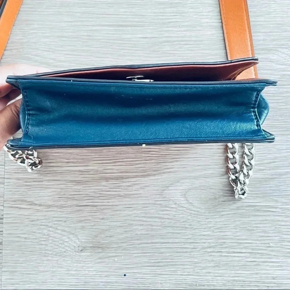 GUESS CROSSBODY BLUE &  TAN BROWN TAB BAG - Picture 5 of 15